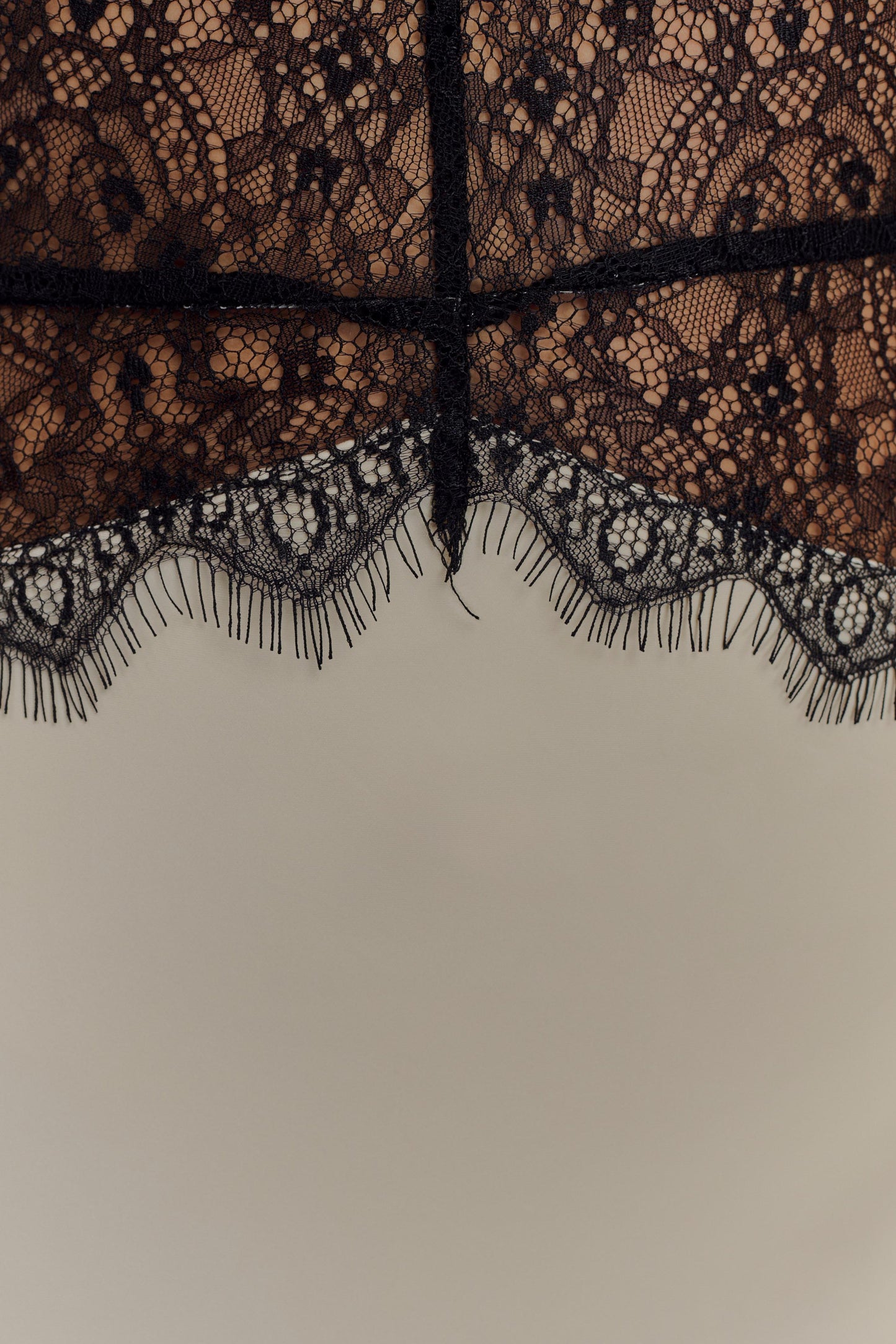 LeRoxy | Maxi Jurk van Kant en Satijn | Zwart/Ivoor | Elegante Avondjurk voor Dames